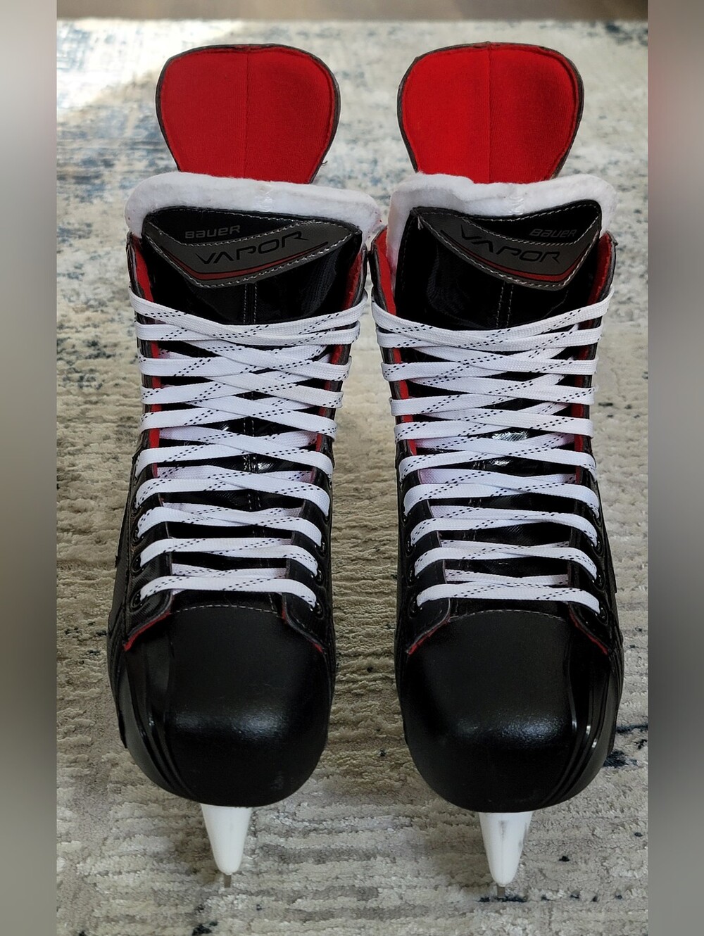 Bauer Vapor X400 Skates, Size 9R. Like New.